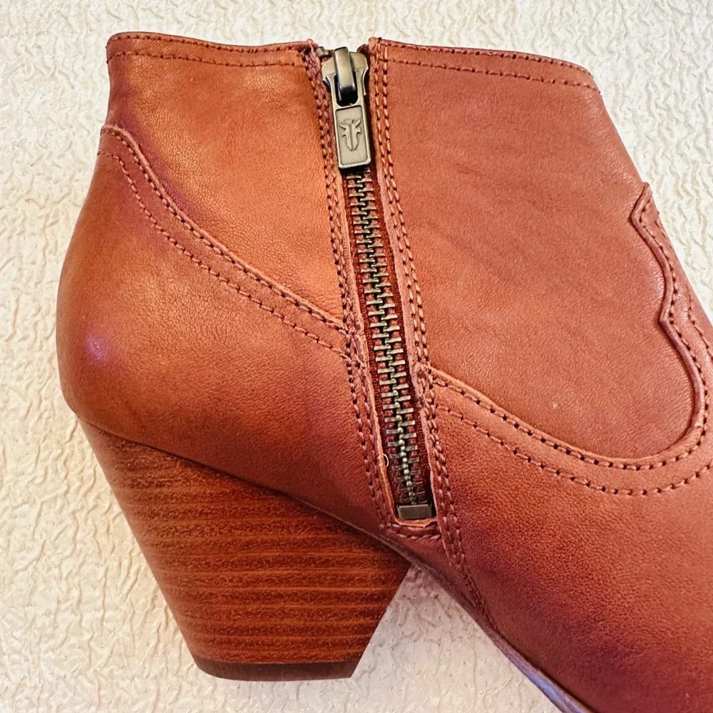 Frye Reina Western Ankle Boots Pointy Toe Cognac Brown Leather 7.5 NEW - Picture 5 of 10